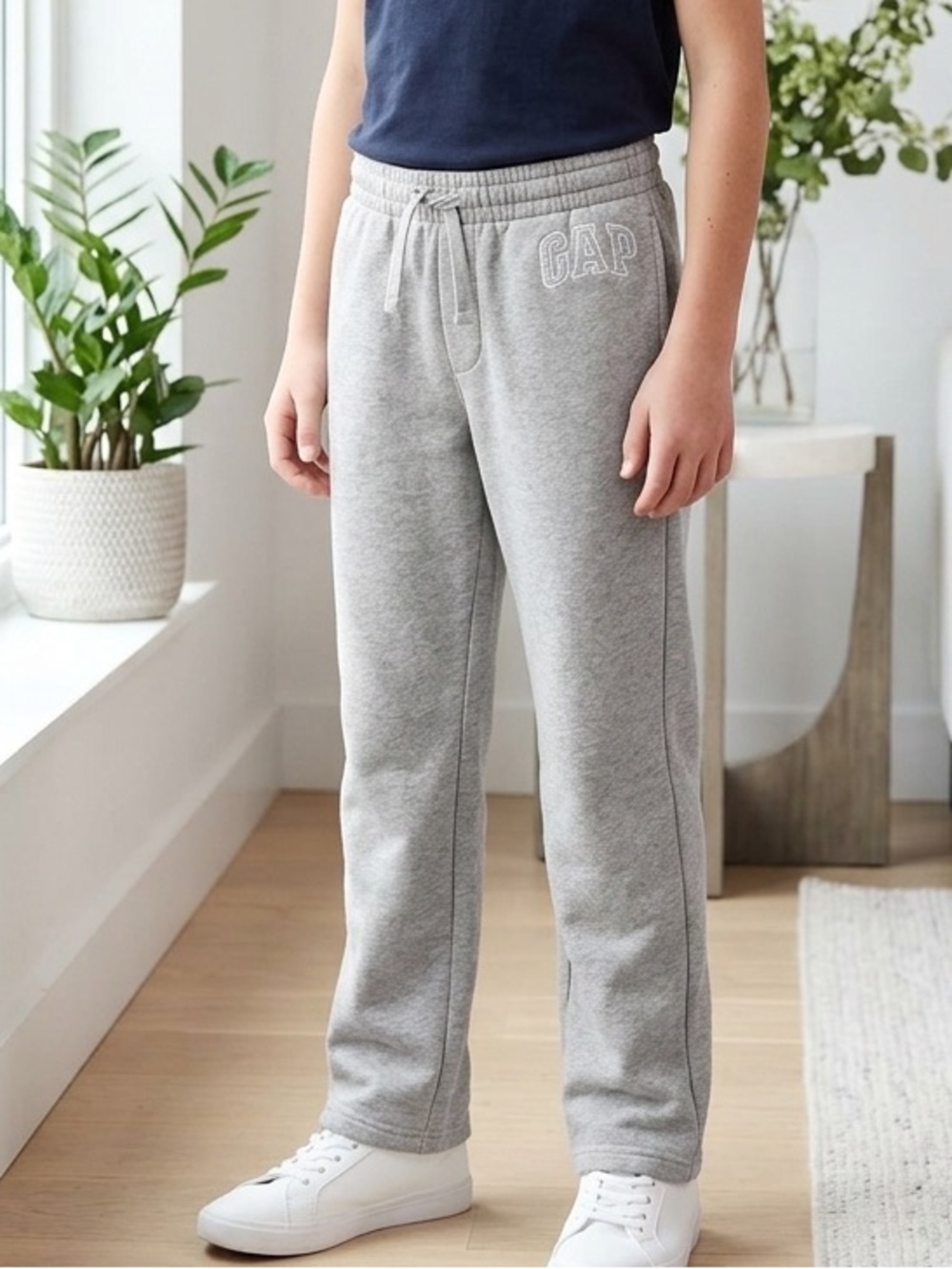 GAP Gray Logo Sweatpants Kids youth boys girls Medium joggers fleece lined light